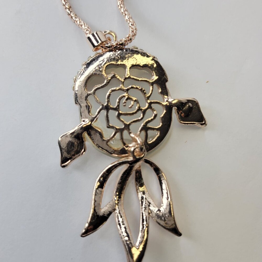 Fish Pendant Necklace - Picture 6 of 12